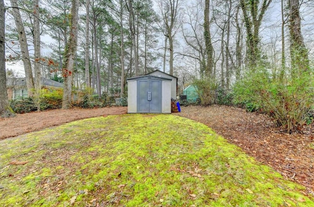 2227 Desmond Dr, Decatur GA  30033-4740 exterior