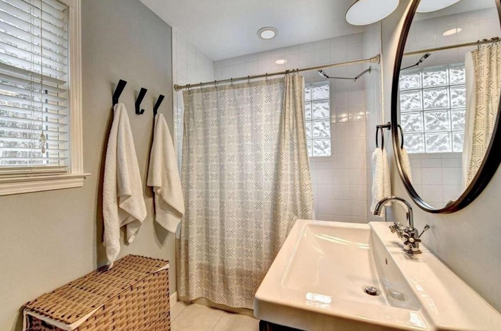 2227 Desmond Dr, Decatur GA  30033-4740 exterior