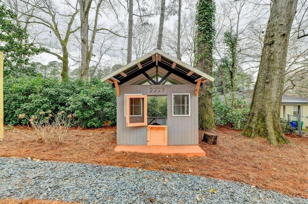 2227 Desmond Dr, Decatur GA  30033-4740 exterior