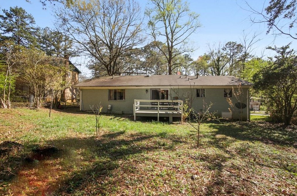 4010 Northstrand Dr, Decatur GA  30035-2372 exterior