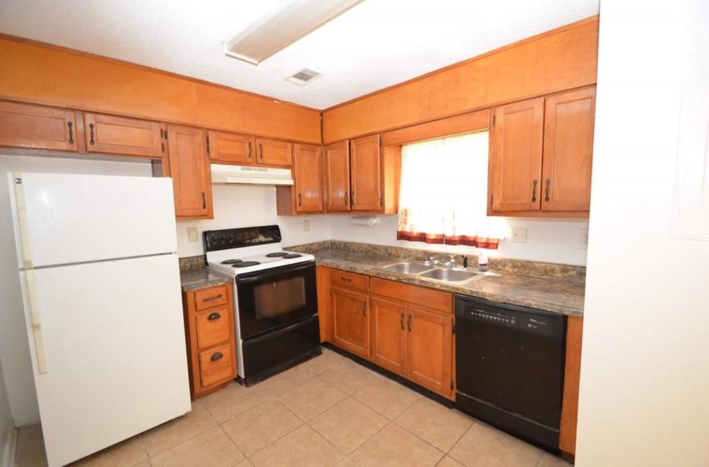 5003 Pat Mell Pl, Smyrna GA  30080-1172 exterior