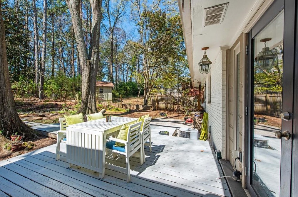 430 Bridlewood Cir, Decatur GA  30030-1617 exterior