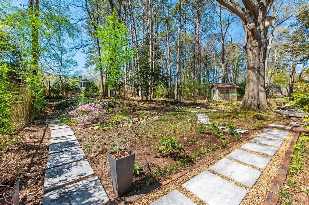 430 Bridlewood Cir, Decatur GA  30030-1617 exterior