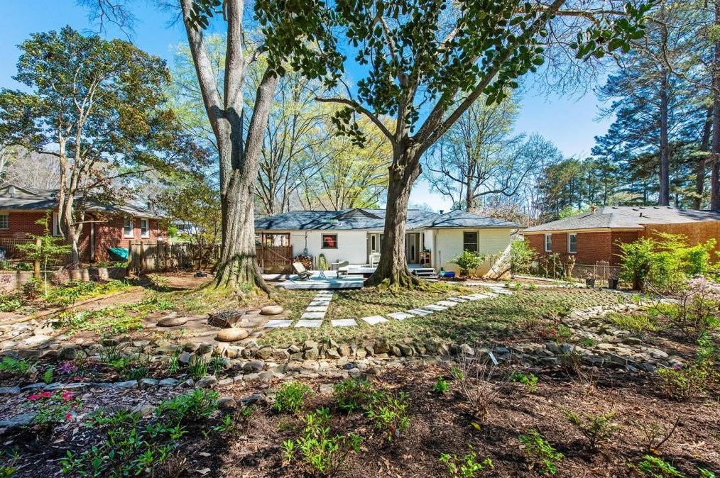 430 Bridlewood Cir, Decatur GA  30030-1617 exterior