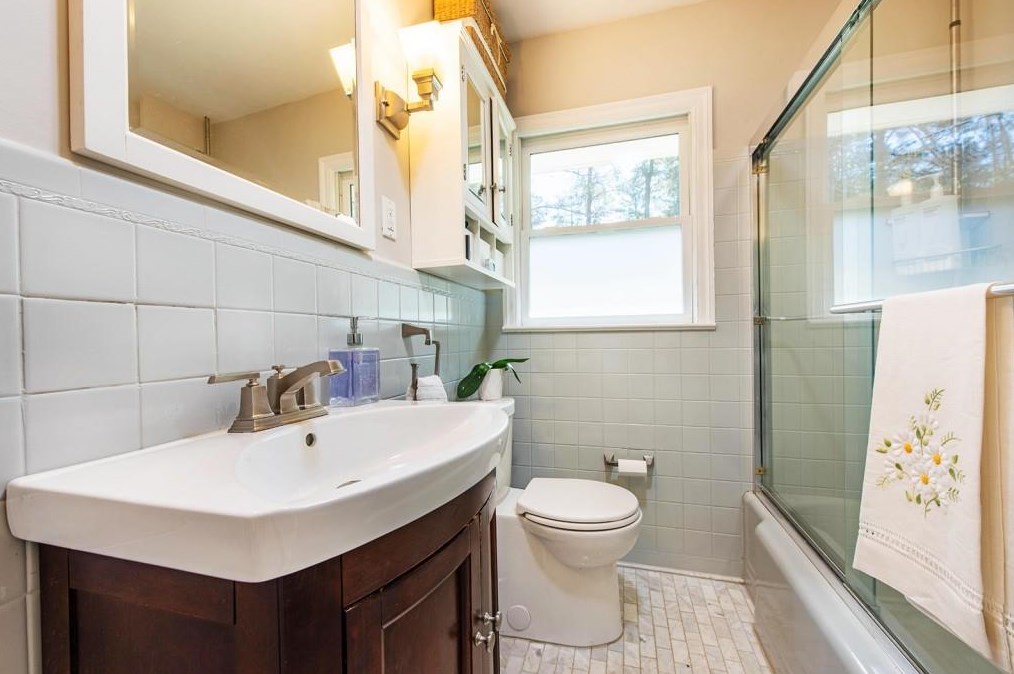 430 Bridlewood Cir, Decatur GA  30030-1617 exterior