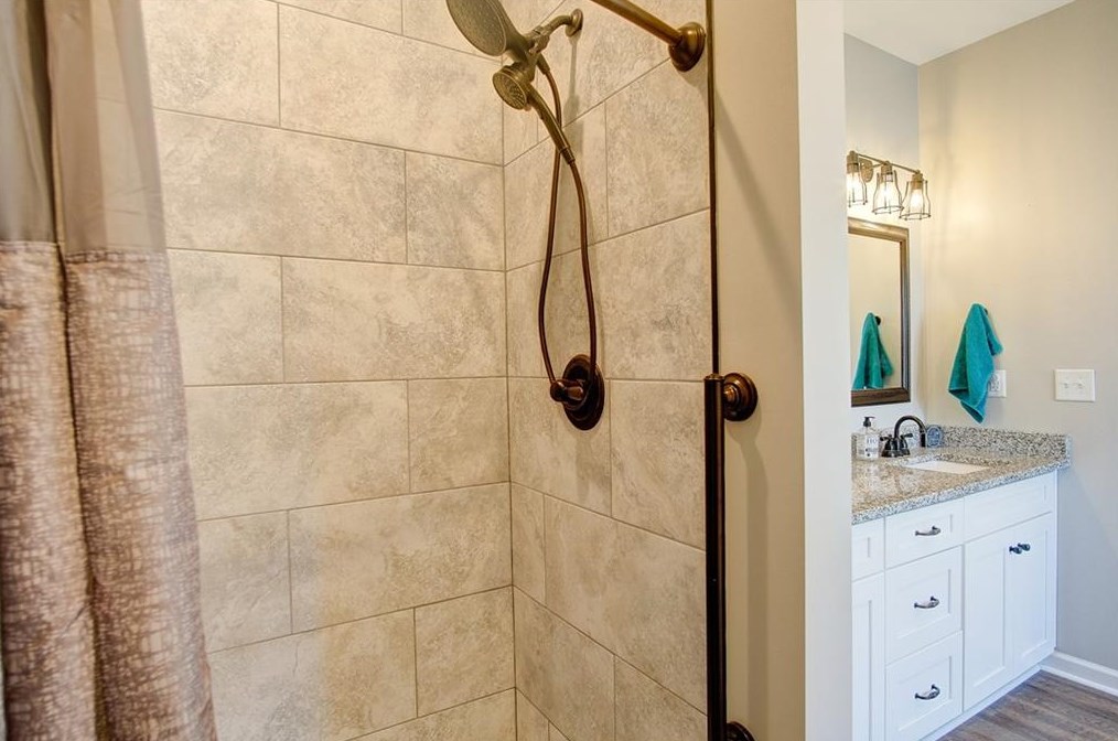 372 Peachtree Ln, Calhoun GA  30701-4388 exterior