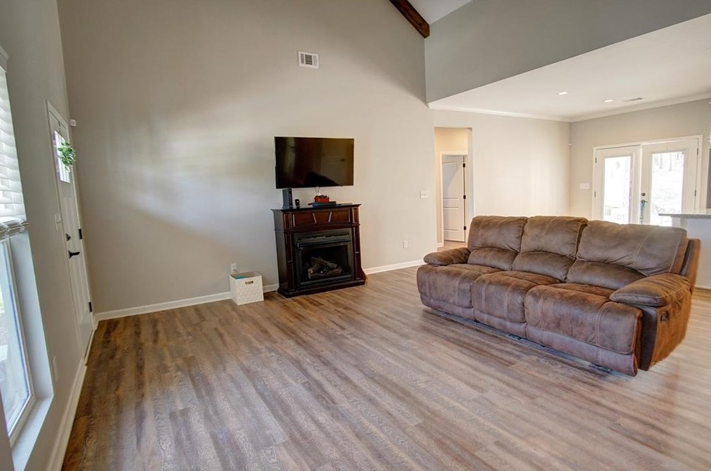 372 Peachtree Ln, Calhoun GA  30701-4388 exterior