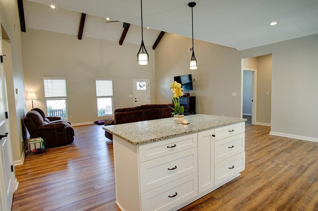 372 Peachtree Ln, Calhoun GA  30701-4388 exterior