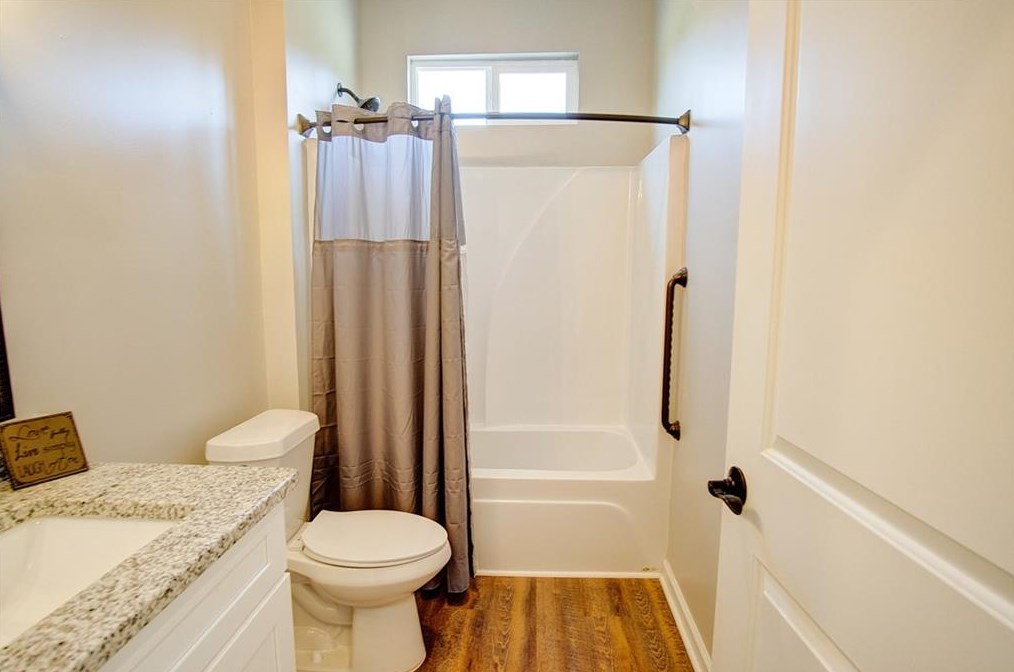 372 Peachtree Ln, Calhoun GA  30701-4388 exterior