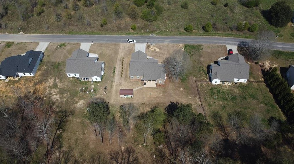 372 Peachtree Ln, Calhoun GA  30701-4388 exterior