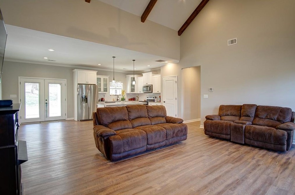 372 Peachtree Ln, Calhoun GA  30701-4388 exterior