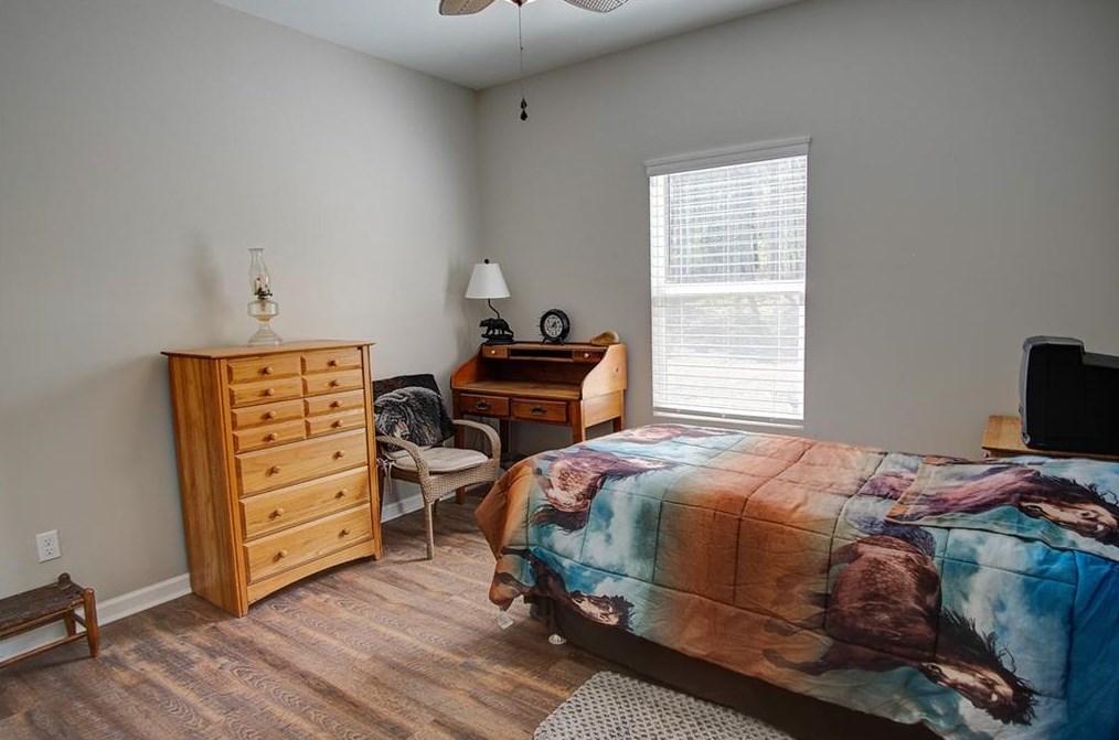 372 Peachtree Ln, Calhoun GA  30701-4388 exterior