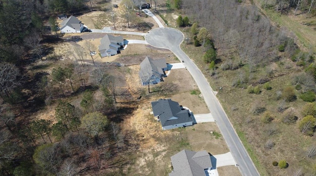 372 Peachtree Ln, Calhoun GA  30701-4388 exterior