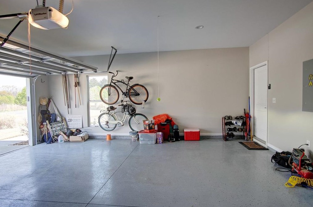 372 Peachtree Ln, Calhoun GA  30701-4388 exterior