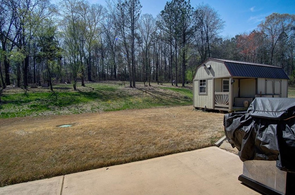 372 Peachtree Ln, Calhoun GA  30701-4388 exterior