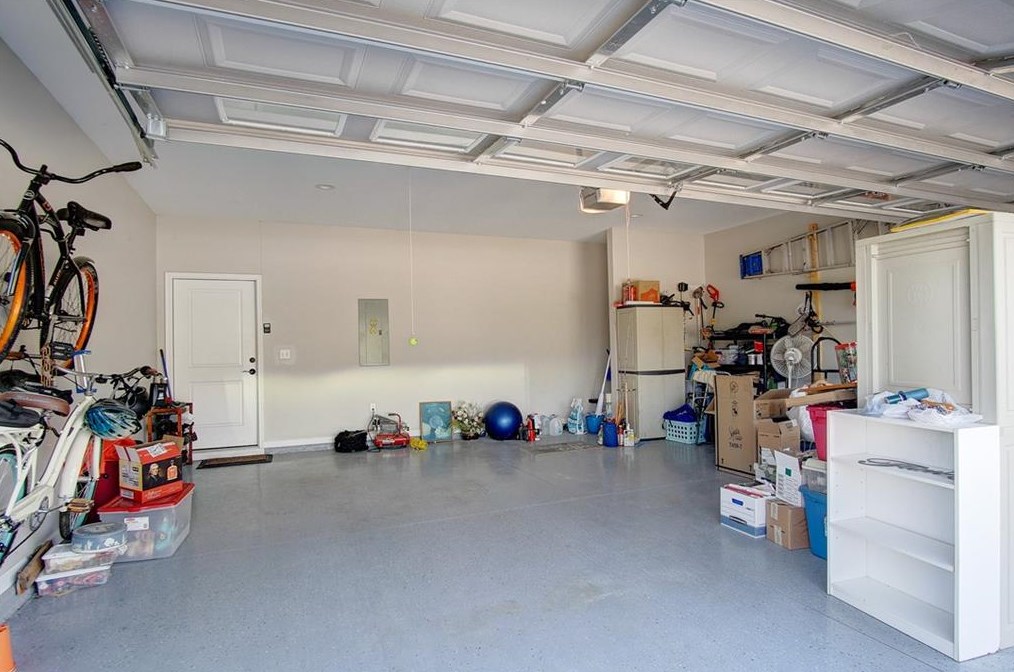 372 Peachtree Ln, Calhoun GA  30701-4388 exterior