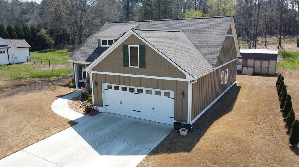 372 Peachtree Ln, Calhoun GA  30701-4388 exterior