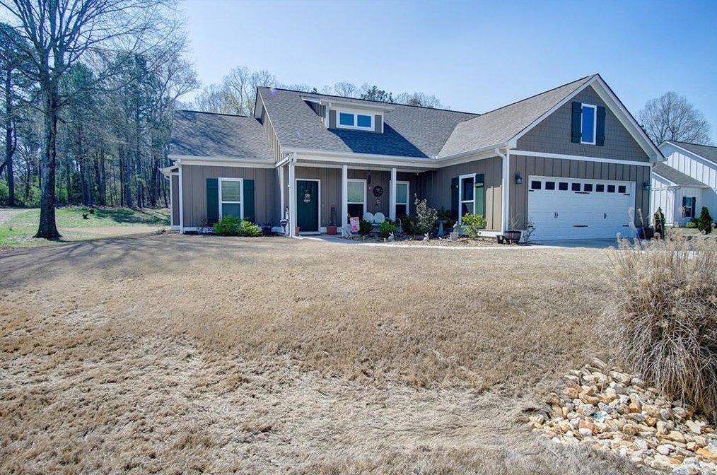 372 Peachtree Ln, Calhoun GA  30701-4388 exterior