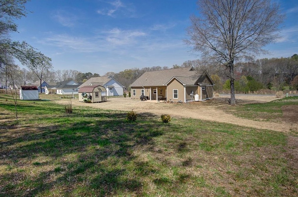 372 Peachtree Ln, Calhoun GA  30701-4388 exterior