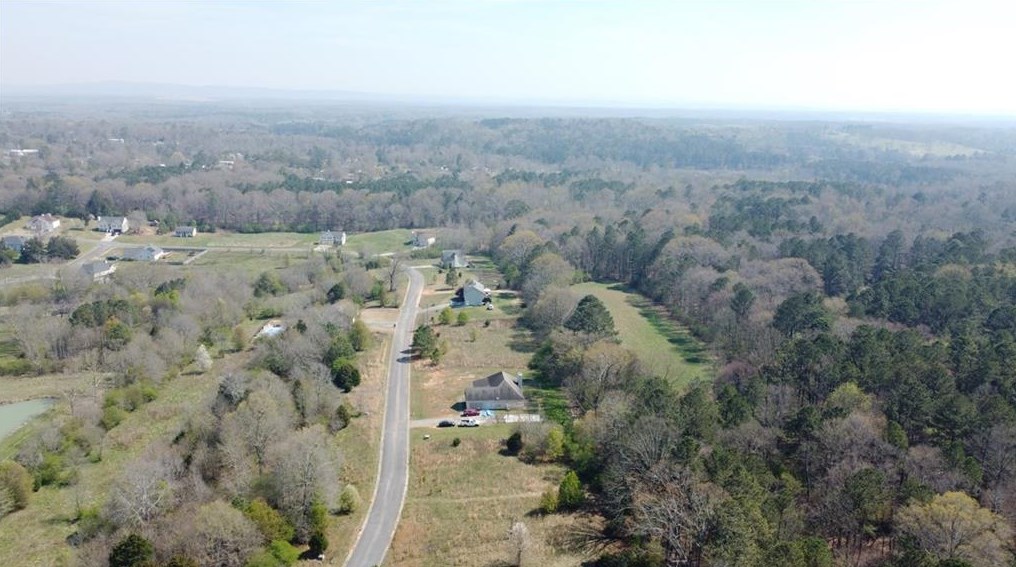 372 Peachtree Ln, Calhoun GA  30701-4388 exterior