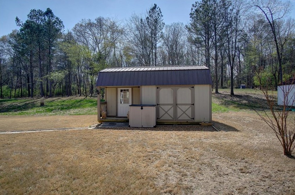 372 Peachtree Ln, Calhoun GA  30701-4388 exterior