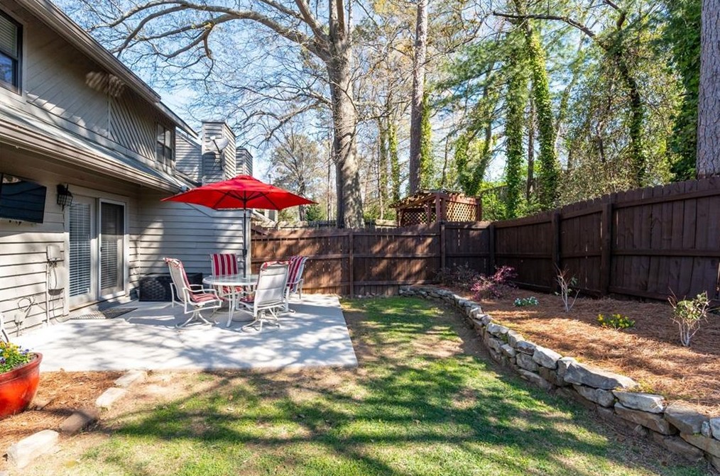 1000 Creatwood Cir, Smyrna GA  30080-8211 exterior