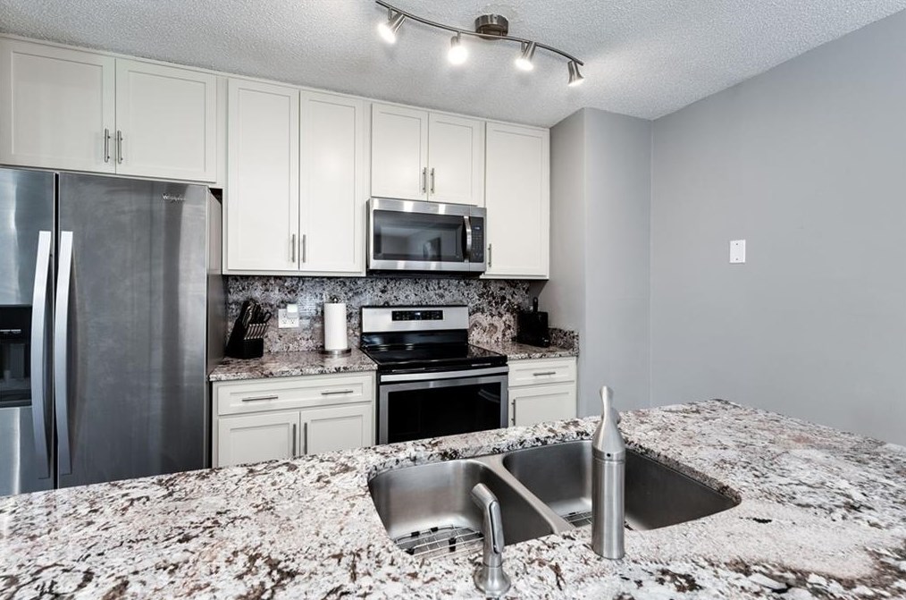 1000 Creatwood Cir, Smyrna GA  30080-8211 exterior