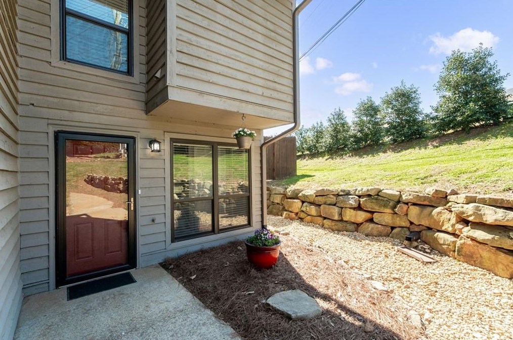 1000 Creatwood Cir, Smyrna GA  30080-8211 exterior