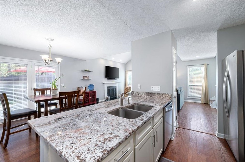 1000 Creatwood Cir, Smyrna GA  30080-8211 exterior
