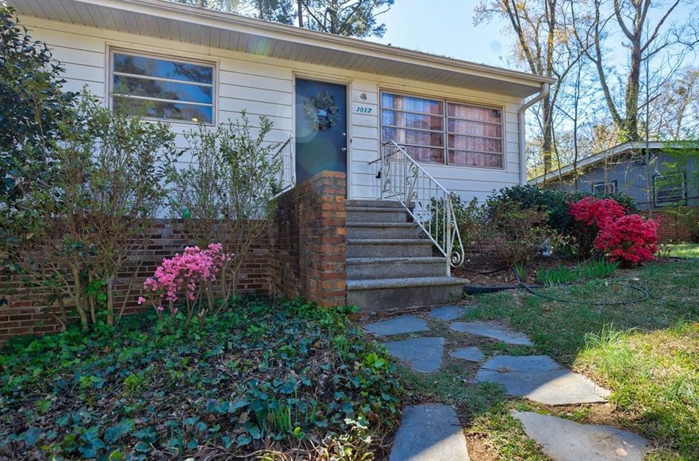 3017 Flamingo Dr, Decatur GA  30033-3936 exterior