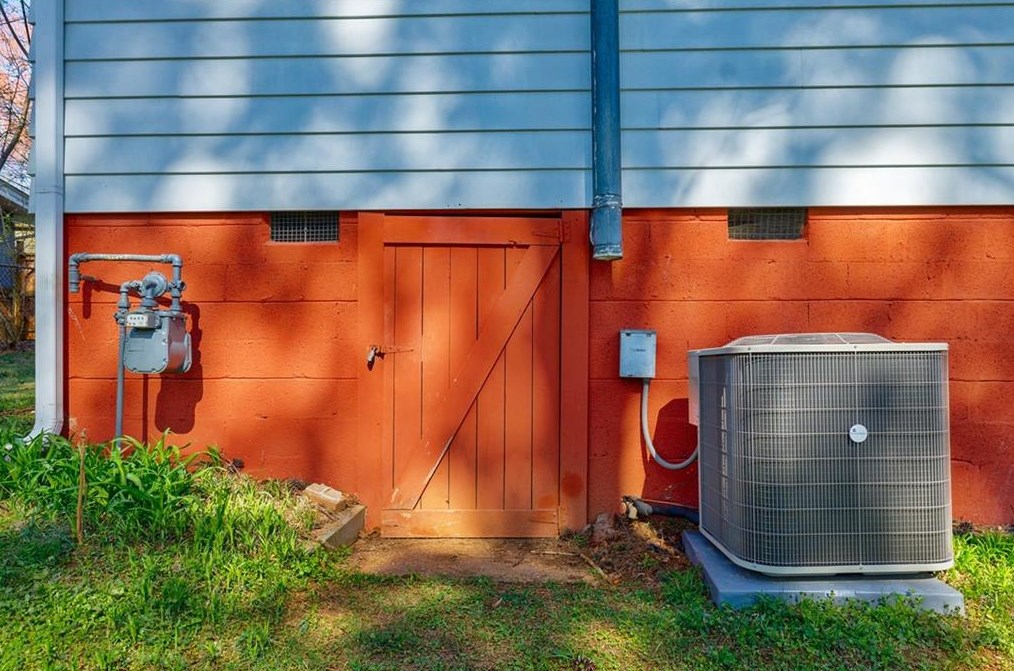 3017 Flamingo Dr, Decatur GA  30033-3936 exterior