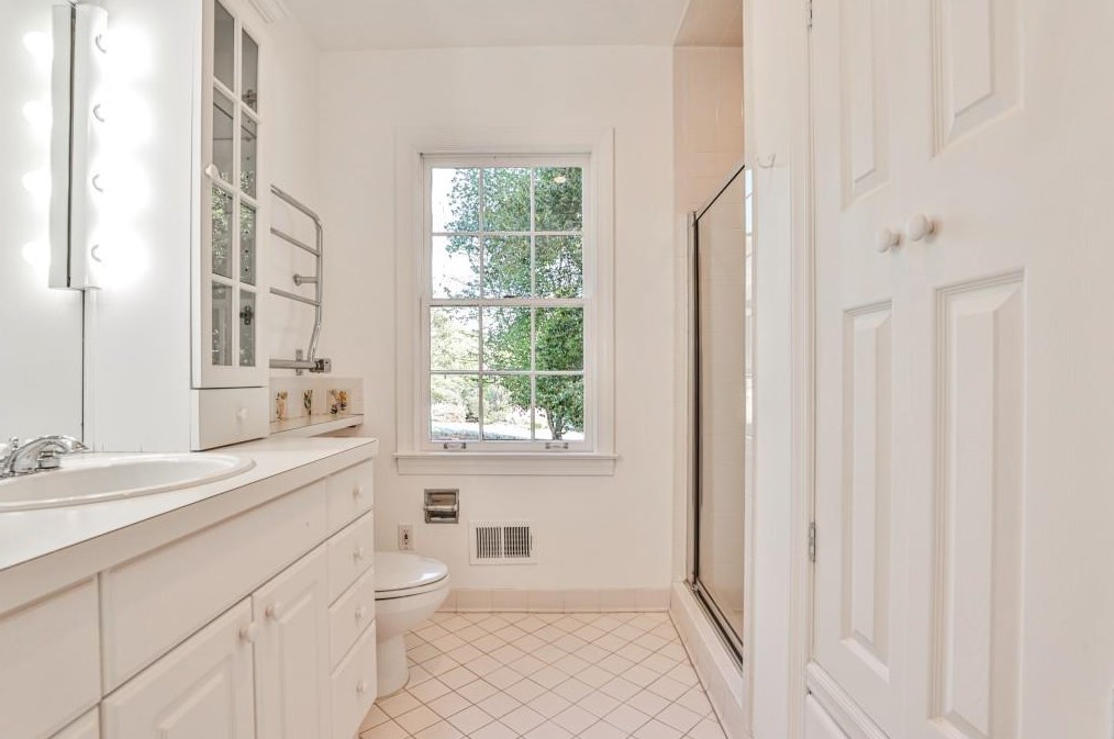1659 Nottingham Way, Atlanta GA  30309-2662 exterior