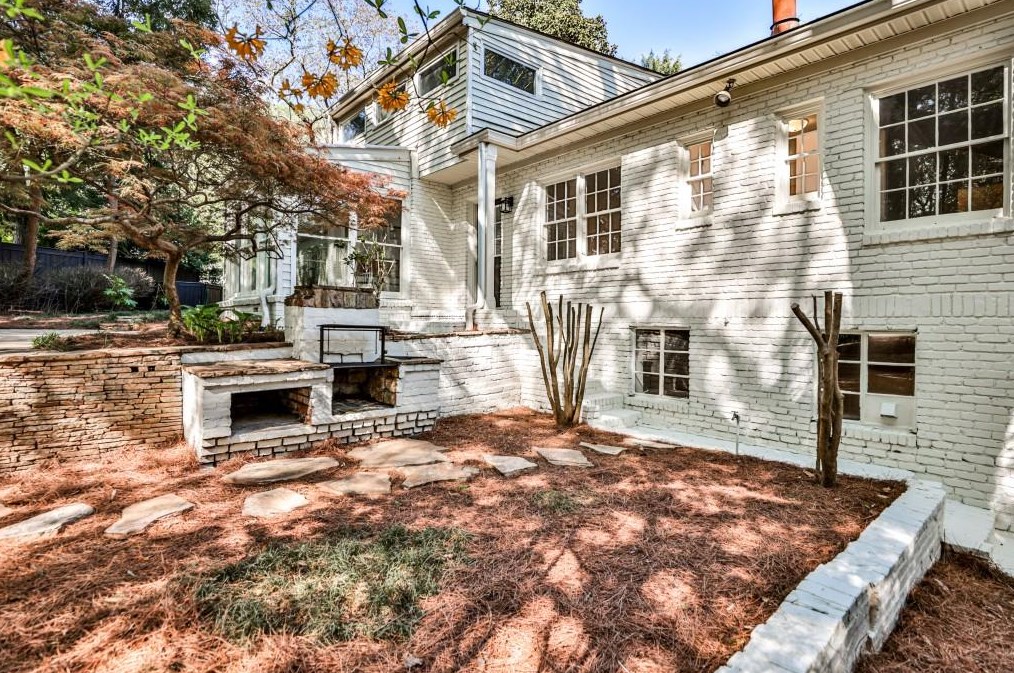 1659 Nottingham Way, Atlanta GA  30309-2662 exterior