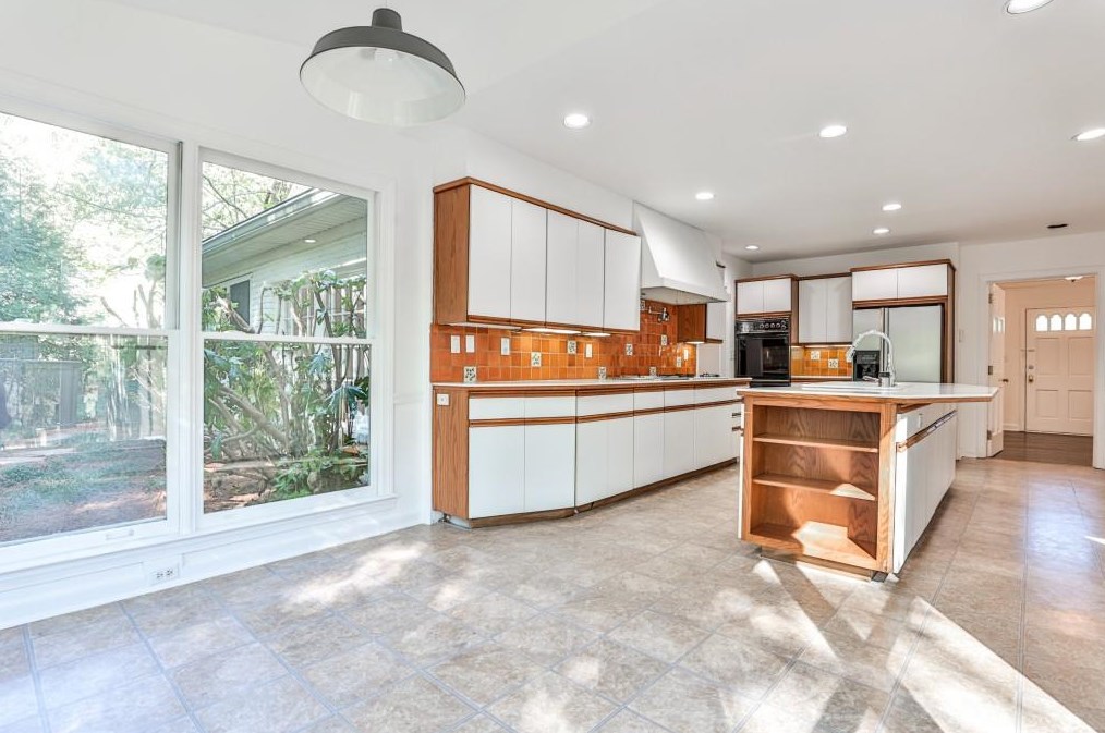 1659 Nottingham Way, Atlanta GA  30309-2662 exterior