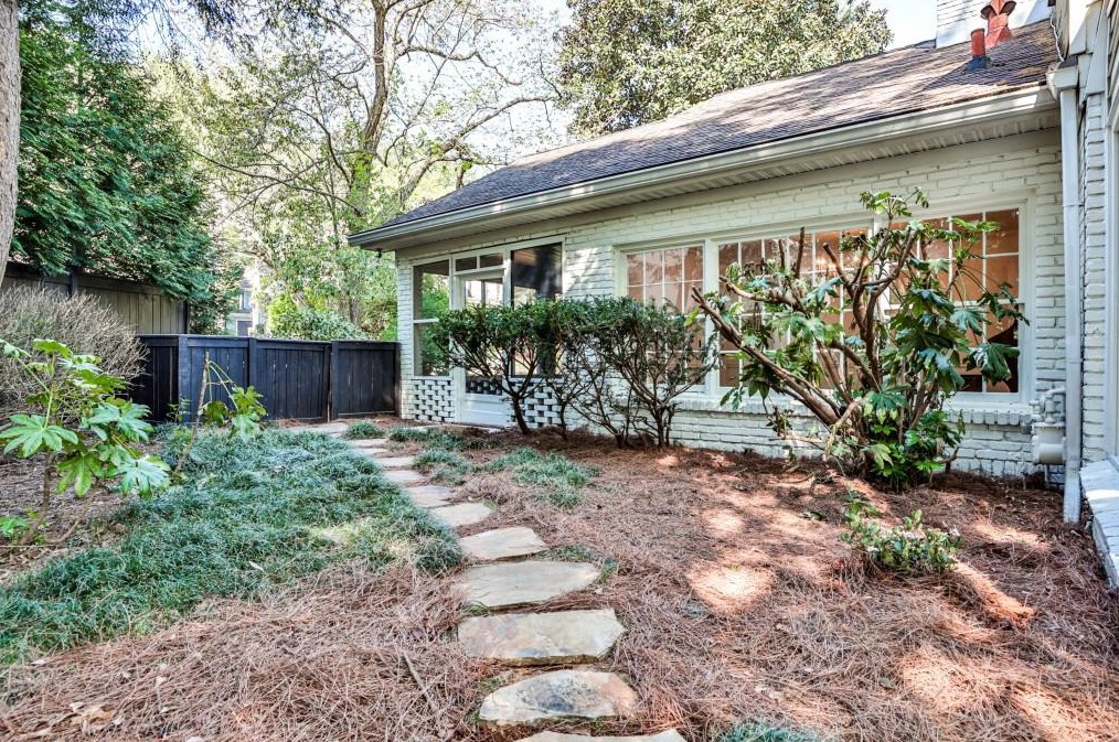 1659 Nottingham Way, Atlanta GA  30309-2662 exterior