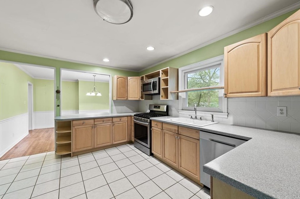 3564 Hickory Cir, Smyrna GA  30080-5614 exterior