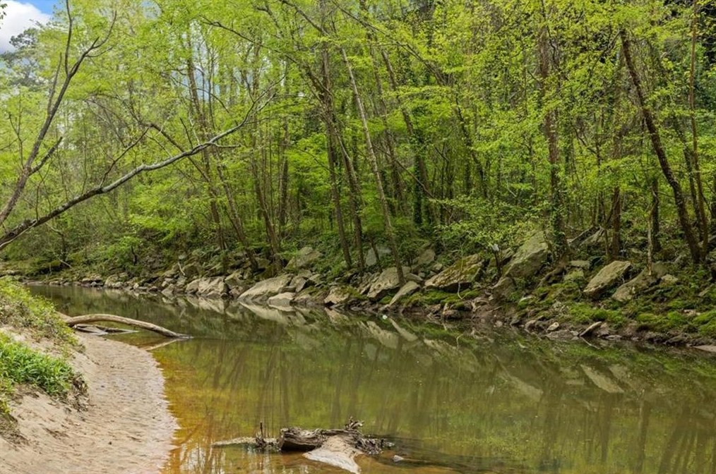 1333 Victor Rd, Atlanta GA  30324-2713 exterior