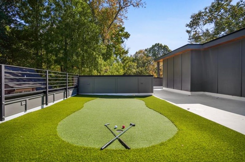 1693 Wayland Cir, Atlanta GA  30319-3610 exterior
