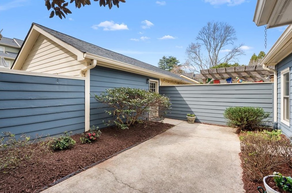 1440 Winston Pl, Decatur GA  30033-1951 exterior