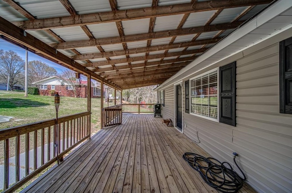 413 Sequoyah Cir, Calhoun GA 30701-9026 exterior