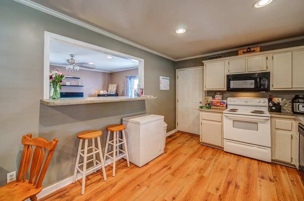 413 Sequoyah Cir, Calhoun GA 30701-9026 exterior