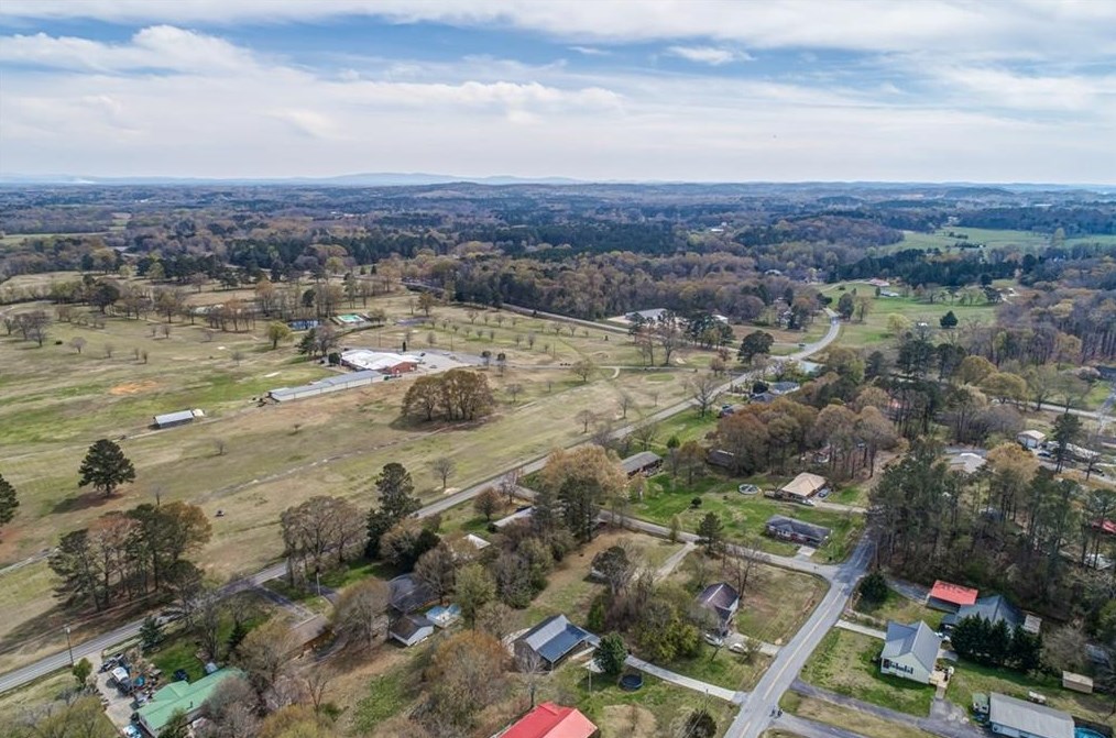 413 Sequoyah Cir, Calhoun GA 30701-9026 exterior