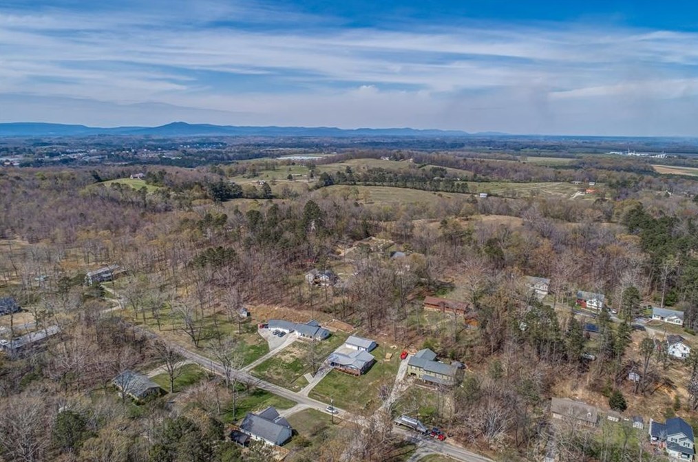 413 Sequoyah Cir, Calhoun GA 30701-9026 exterior