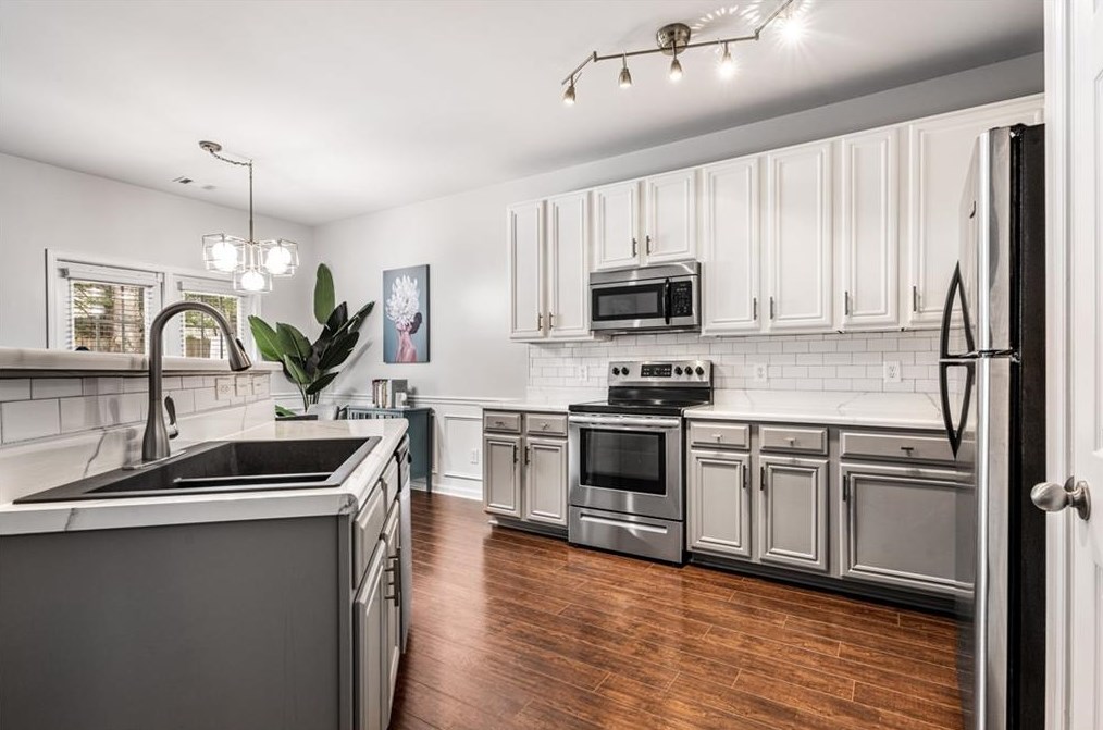 3960 Princeton Lakes Way, Atlanta GA  30331-5595 exterior