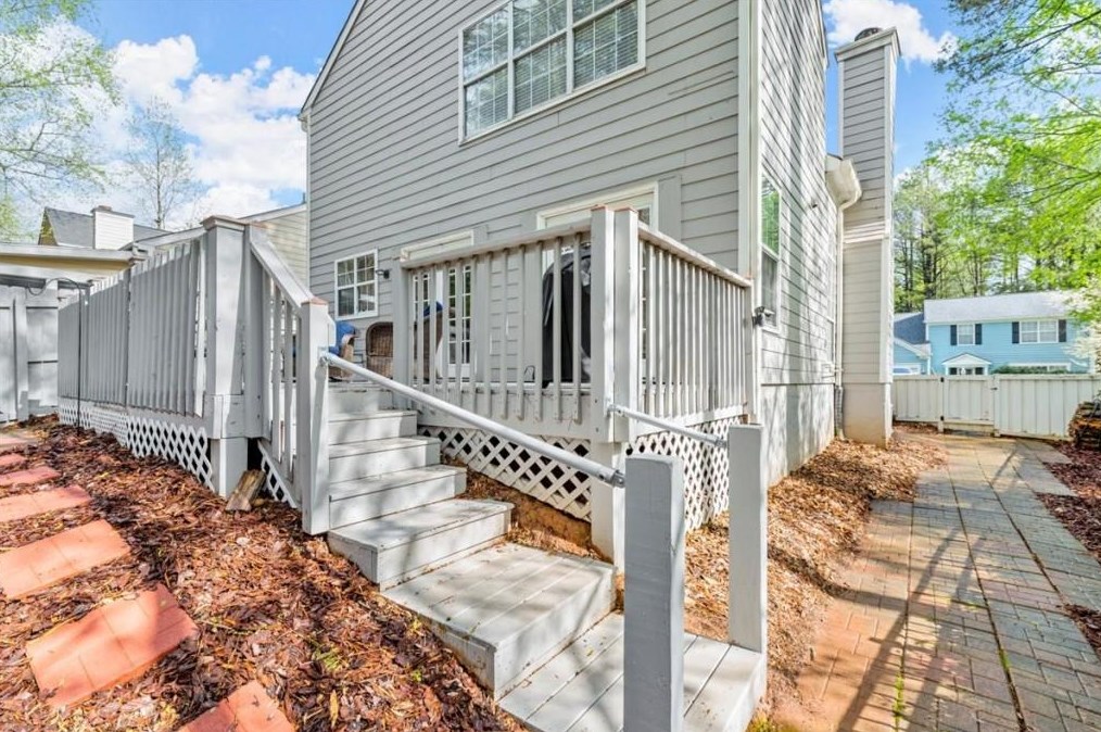 5035 Bridges Dr, Alpharetta GA  30022-6670 exterior