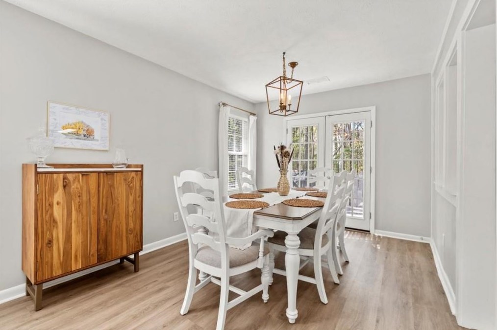 5035 Bridges Dr, Alpharetta GA  30022-6670 exterior