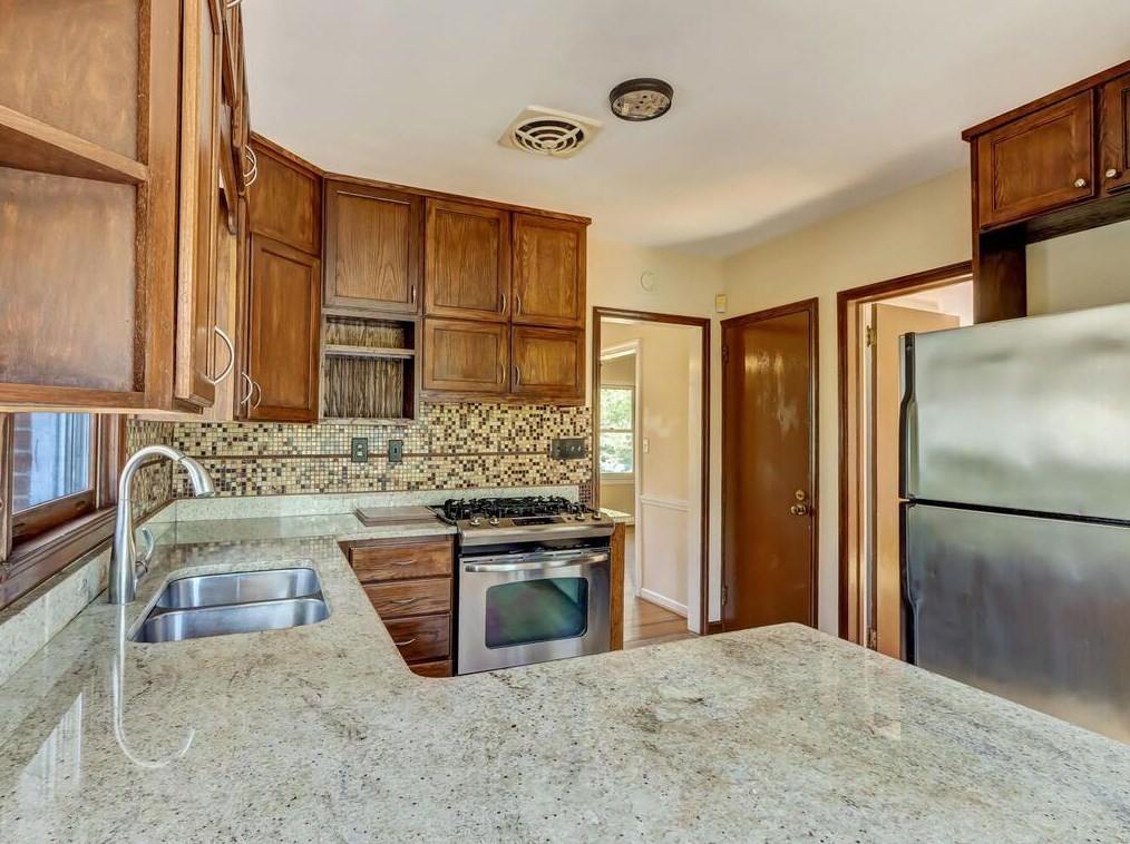 2121 Trailmark Dr, Decatur GA  30033-1933 exterior