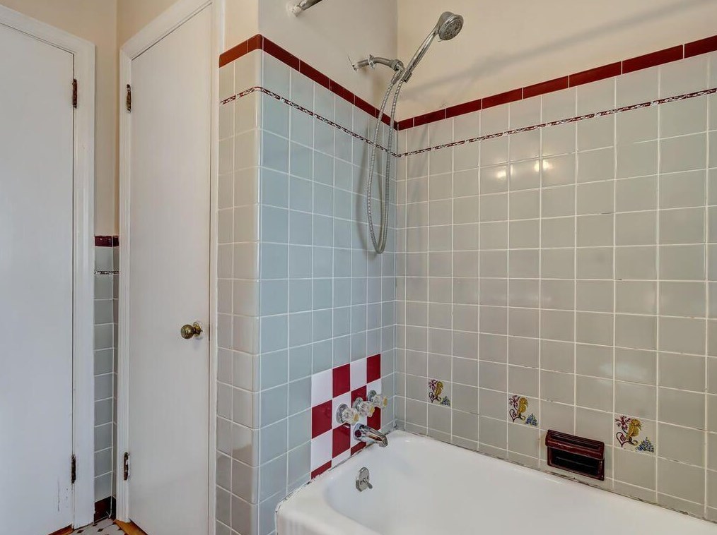 2121 Trailmark Dr, Decatur GA  30033-1933 exterior