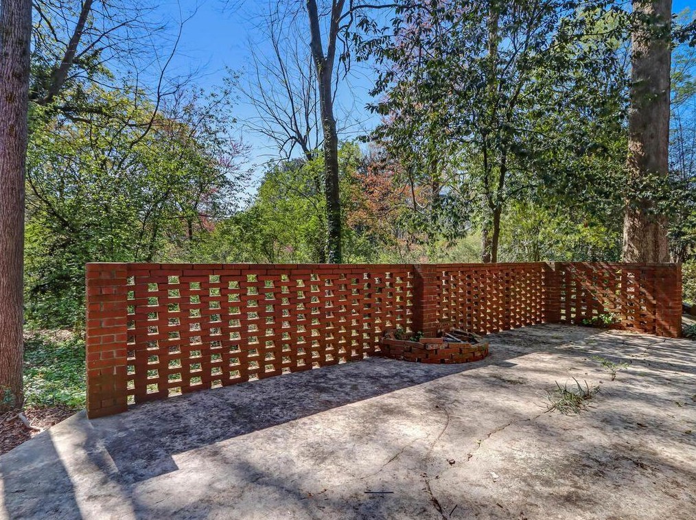 2121 Trailmark Dr, Decatur GA  30033-1933 exterior