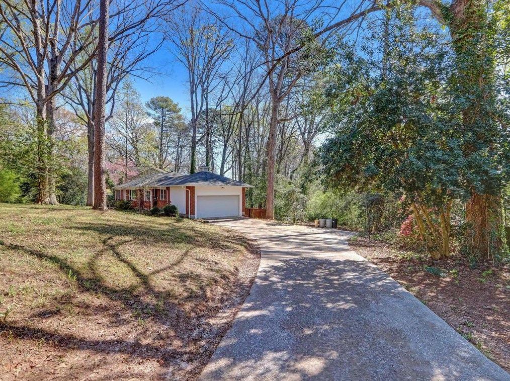 2121 Trailmark Dr, Decatur GA  30033-1933 exterior